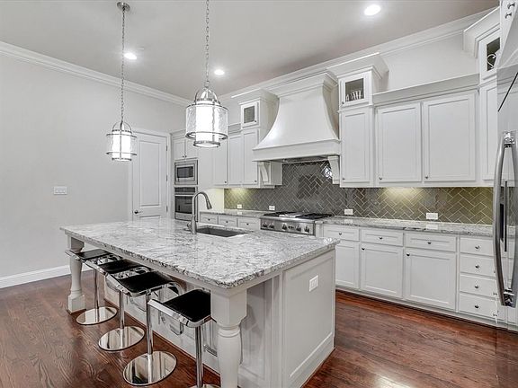 4th image of 410 Palladian Blvd