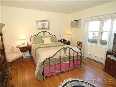5th image of 628 Wood St