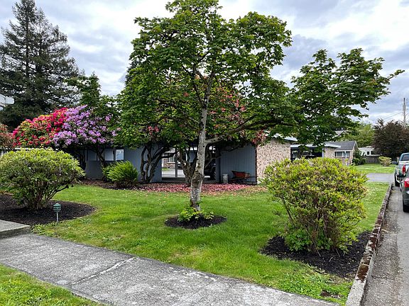 3rd image of 137 Kirby Dr #11