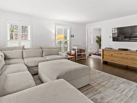 5th image of 855 Clubview Blvd S