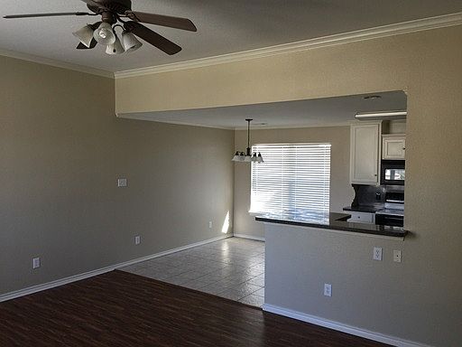 3rd image of 1901 W Jamestown Dr