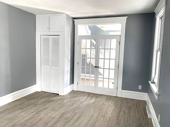 5th image of 1176 N Columbus St
