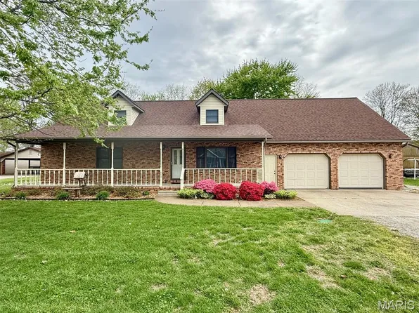 654 S 7th St, Breese, IL 62230