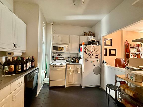 3rd image of 346 W 56th St APT 5B