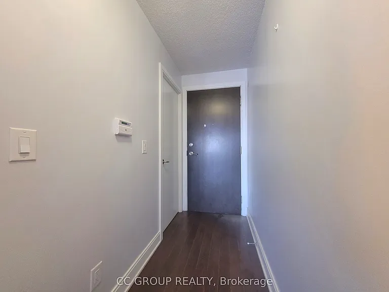 125 Village Green Sq #3405 — Photo 2