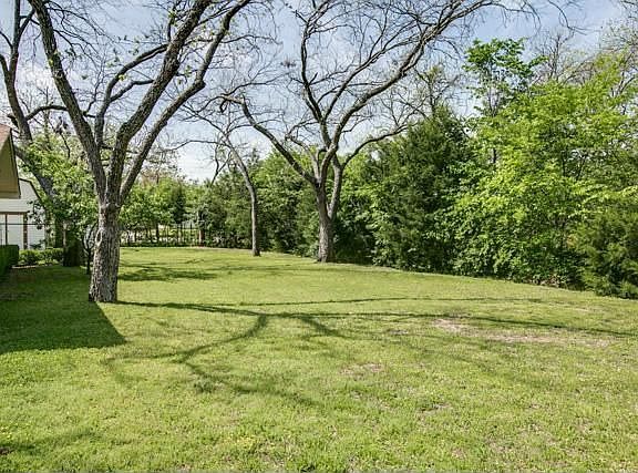 2nd image of 1812 Nueces Trl