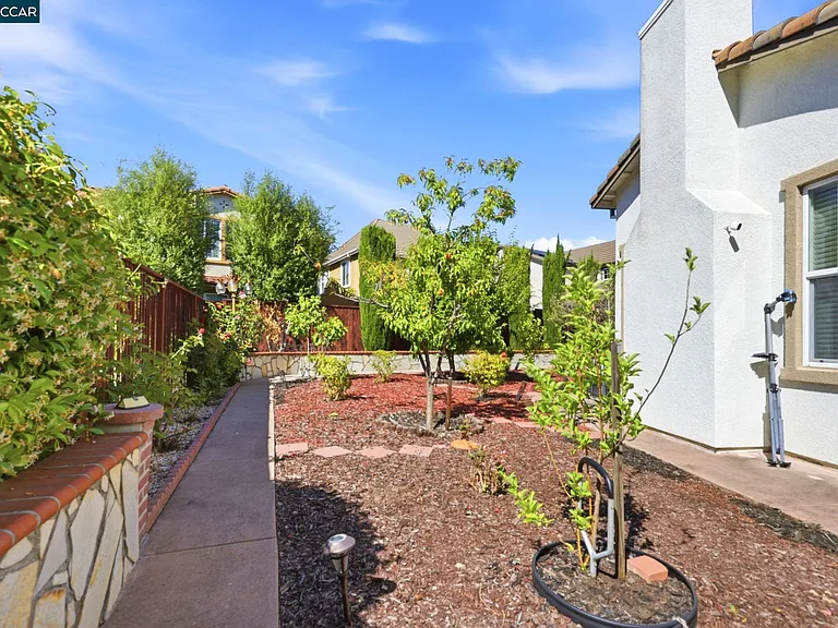 165 Paddington Ct — Photo 40