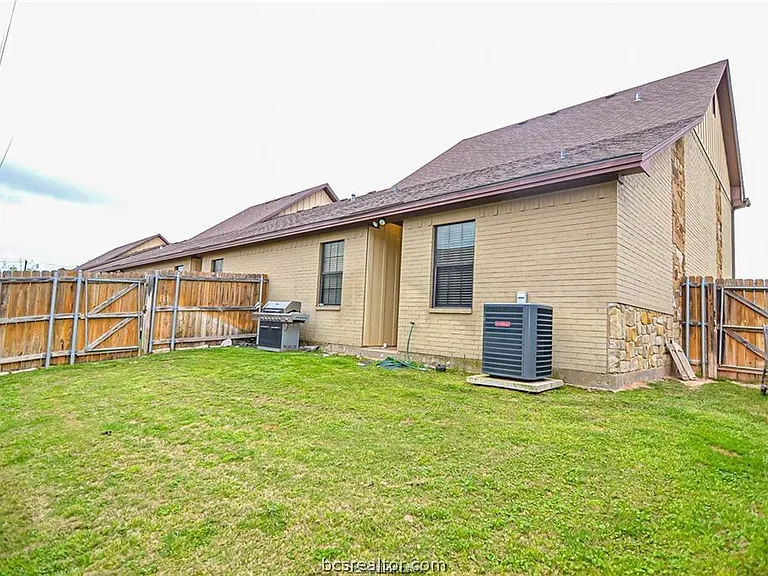 3221 Sergeant Dr — Photo 10