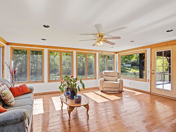 4th image of 130 Brookbend Rd