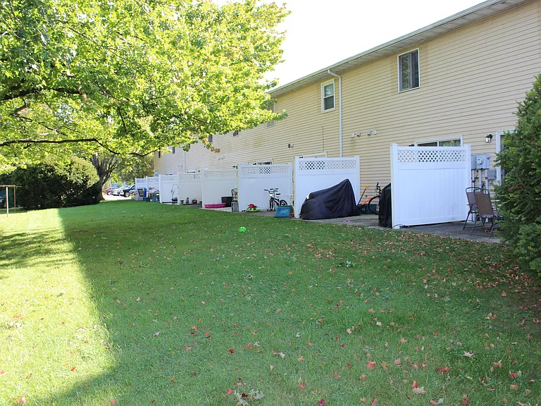 322 W Stiegel St — Photo 3