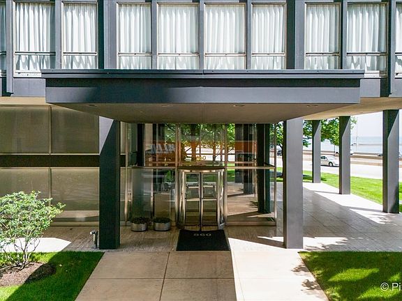 3rd image of 860 N Lake Shore Dr APT 19L