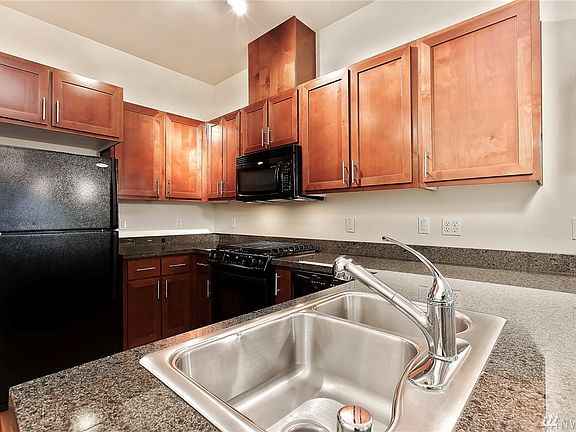 3rd image of 375 Kirkland Ave APT 113
