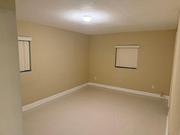 5th image of 4011 SW 28th St