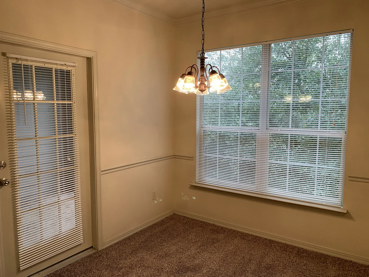 2 bed, 1040 sqft, $1,430 — Photo 4