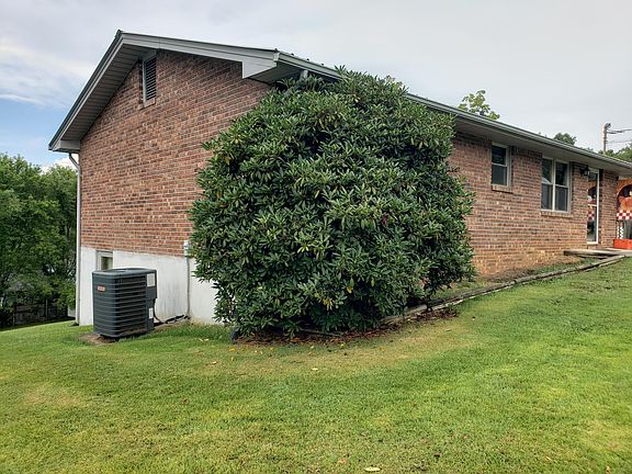 4th image of 131 Blue Bell Dr