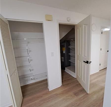4th image of 1402 Coral Oak Ln