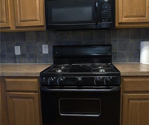 5th image of 218 Old Settlers Dr
