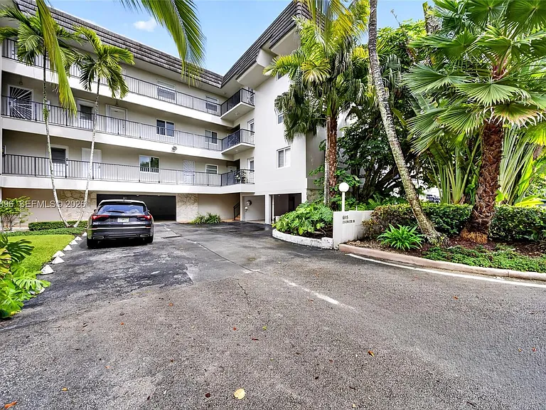6815 Edgewater Dr #108 — Photo 30
