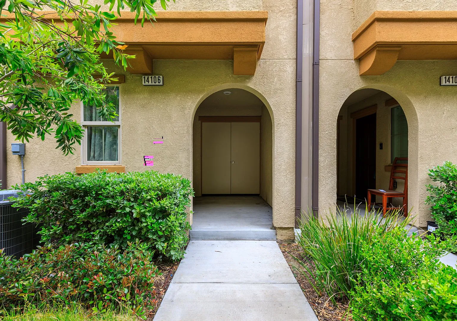 Amazing 3 Bd/ 3 Ba Townhome in Van Nuys! — Photo 4