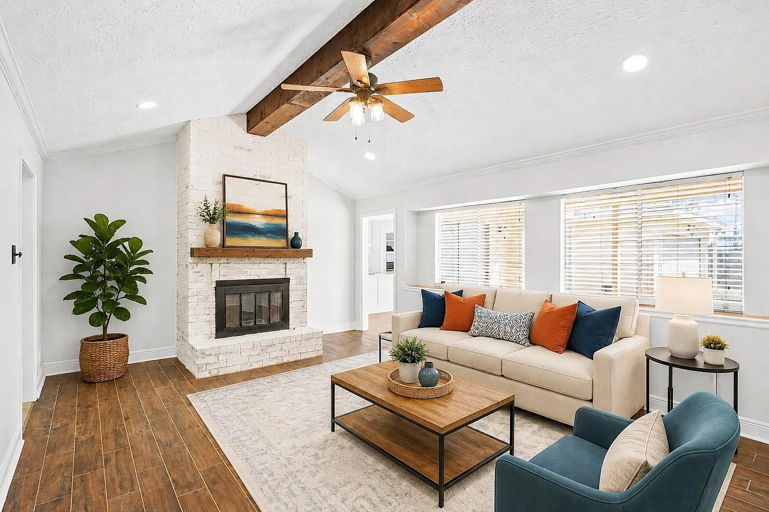 4 bed, 2.0 bath, 1728 sqft, $2,200 — Photo 2