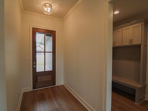 2nd image of 1020 Ridgeview Cv