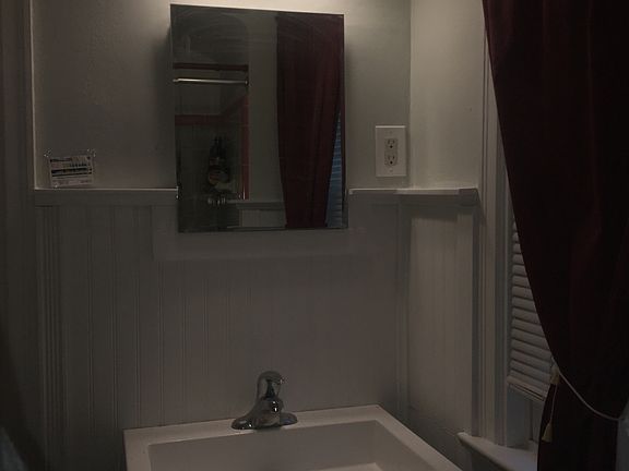 3rd image of 2520 Canterbury Ave