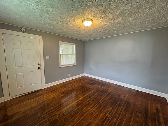 5th image of 740 N Bosart Ave