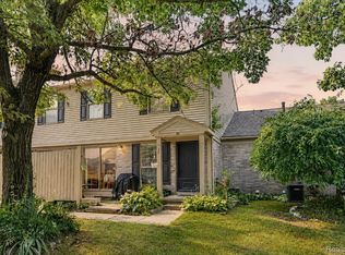 30 Pine Tree Ridge Dr Unit 2, Waterford, MI 48327