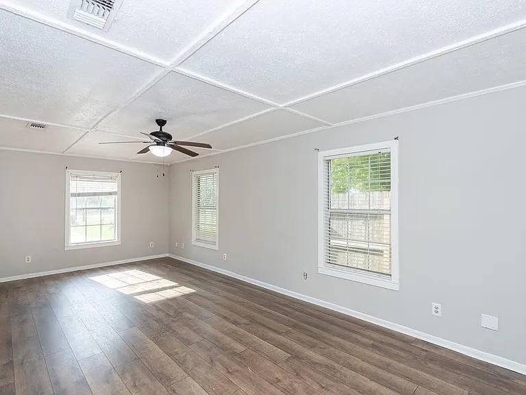 2523 S Broadway St — Photo 5