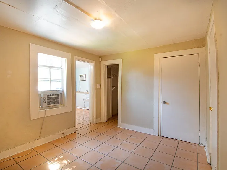 336 SW 18th Ter — Photo 24