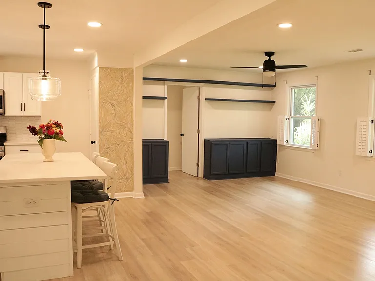 2045 Lake Ave — Photo 5