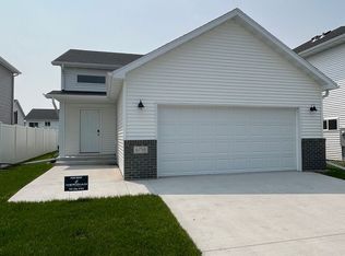 6758 71st Ave S, Horace, ND 58047