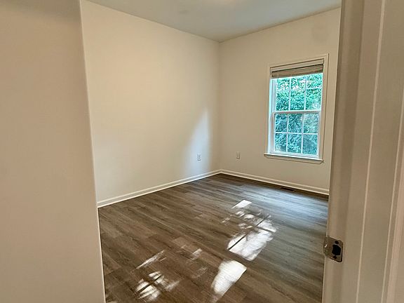 5th image of 408 Lynda Lee Ln #B