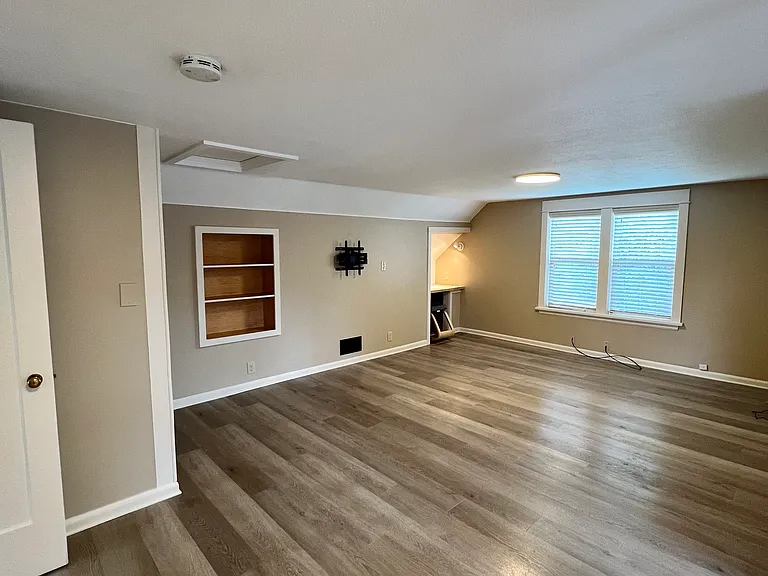 652 Newport Ave #2 — Photo 8