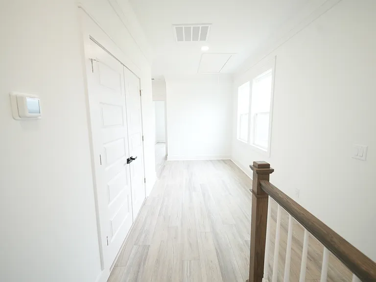 2047 Forest Ave — Photo 3