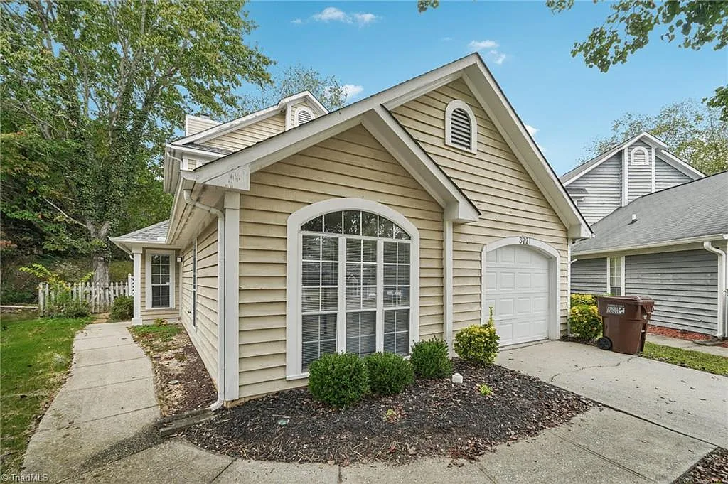 3221 Pipers Way — Photo 3