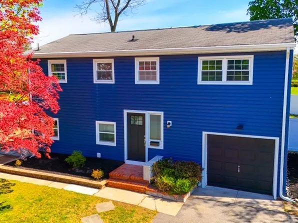 2 Laurie Ter, Hackettstown Town, NJ 07840