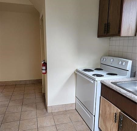 3rd image of 193 Castle Shannon Blvd APT A
