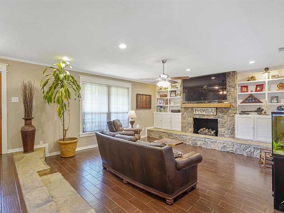 5th image of 912 Jeffery Dr