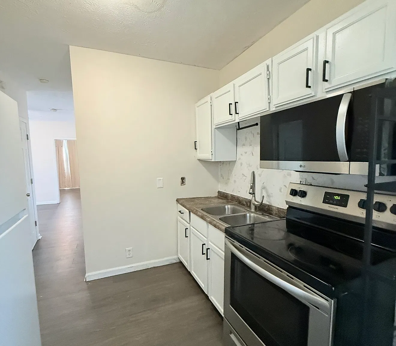2 bed, 1002 sqft, $1,150 — Photo 1