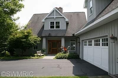 3rd image of 929 Park St