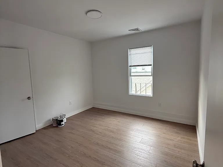114 Sweet Ave #3R — Photo 11