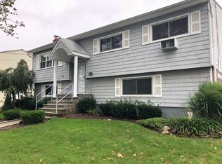 17 Florence Ave, Freeport, NY 11520