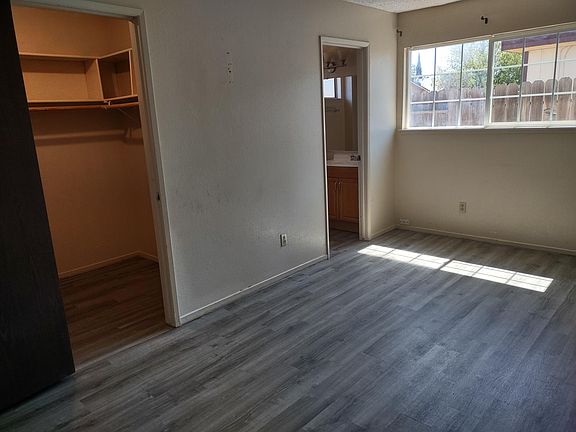 4th image of 7456 Della Cir