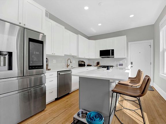 4th image of 1728 N Wood St APT 2R