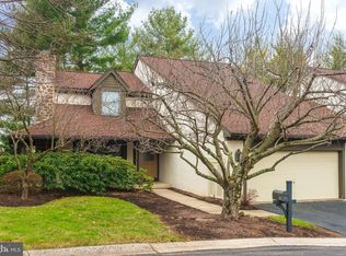 302 Applehouse Pond Dr, Chesterbrook, PA 19087