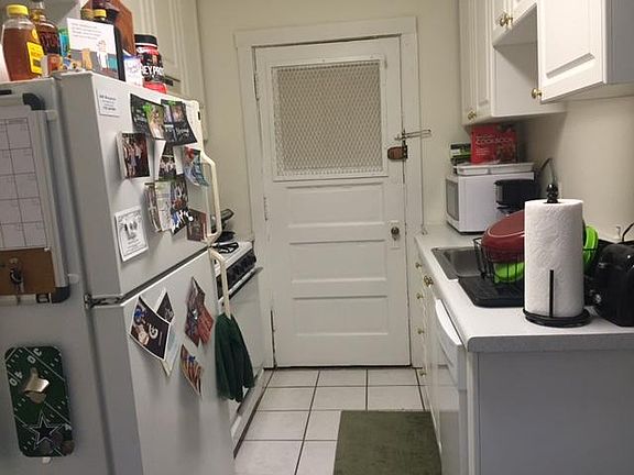 2nd image of 658 W Oakdale Ave APT 1A