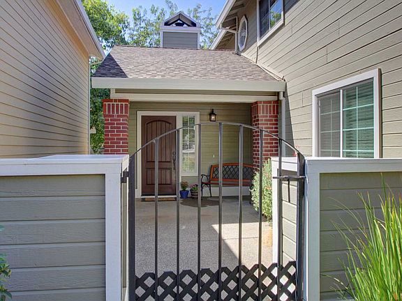 2nd image of 4043 Eastwood Village Ln