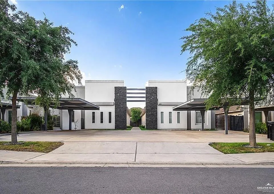 809 E La Cantera Ave #4
