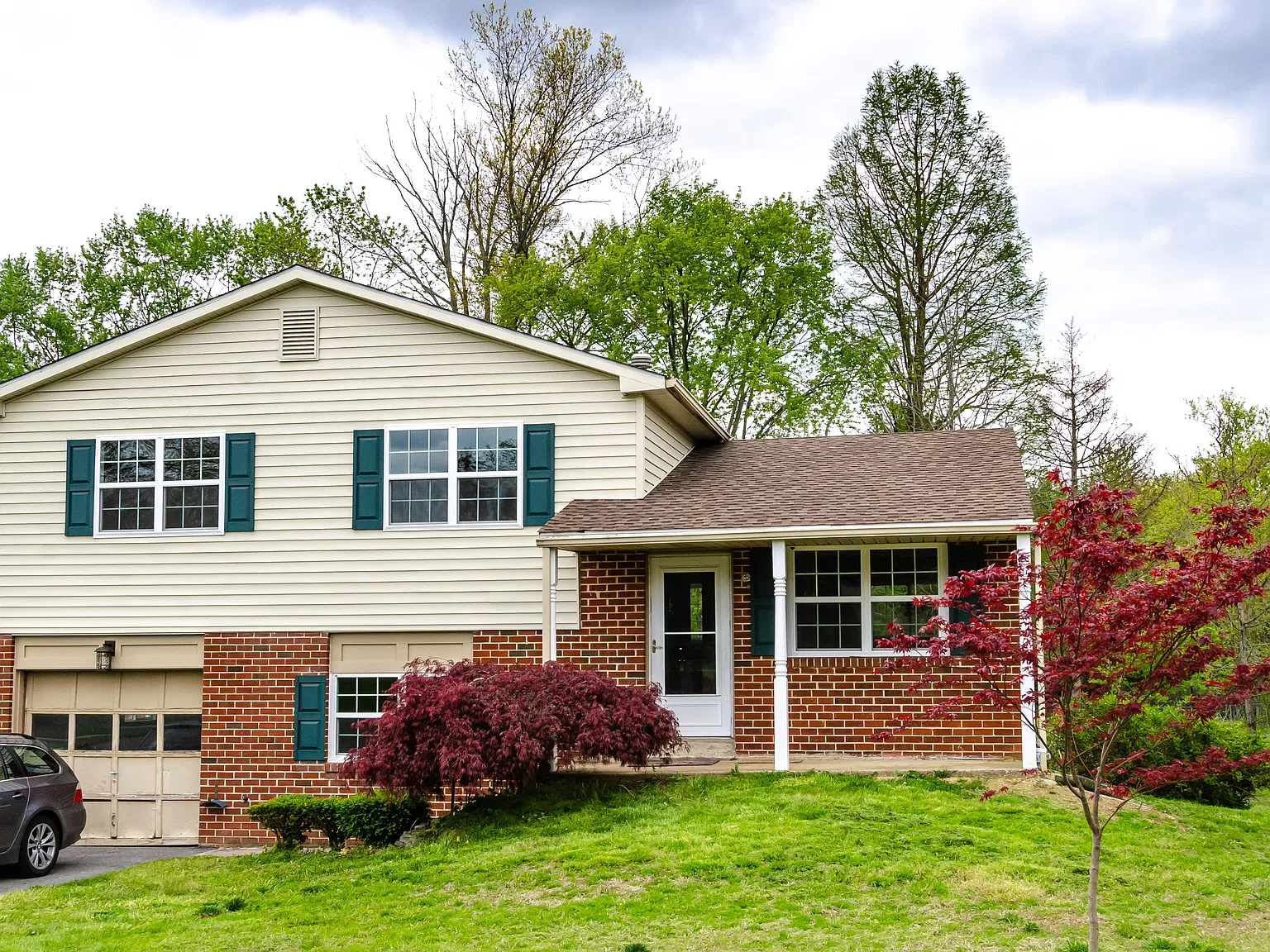 3 bed, 1.5 bath, 1375 sqft, $2,400 — Photo 1